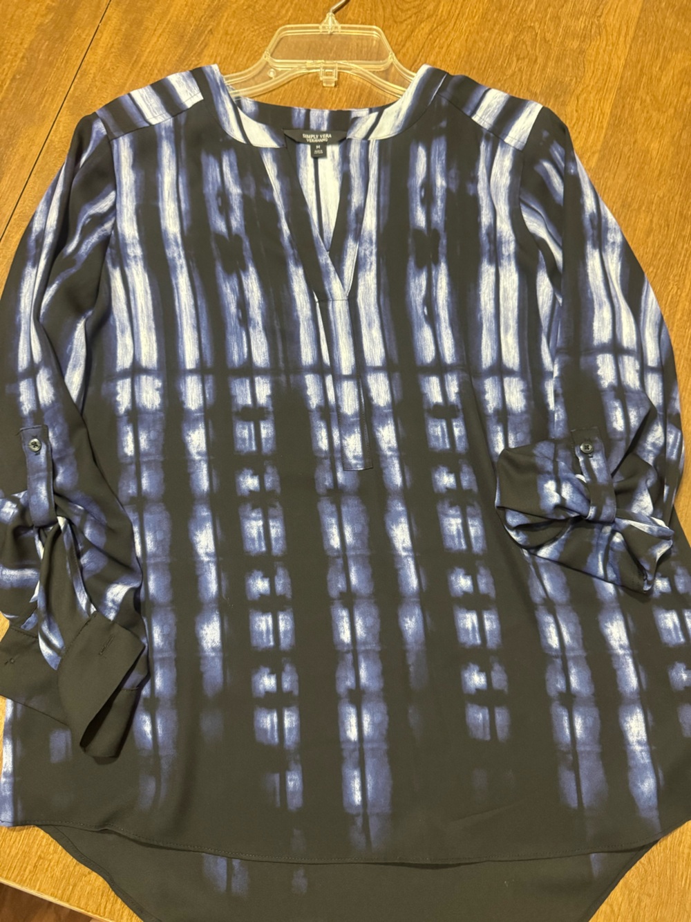 Simply Vera Wang Blue Tie-Dye Print V-Neck Top